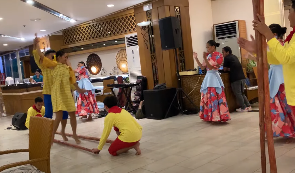 Filipino dance show at the dinner buffet